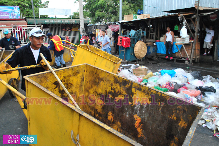 Contin&uacute;a la guerra contra la basura en los mercados de Managua